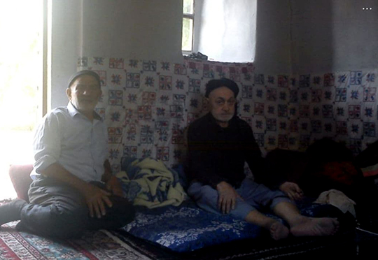 مرحوم جناب حاج میرزکریا مهدوی در کنار آقای ولی اله اکبری هردو از بزرگان روستای ارضت