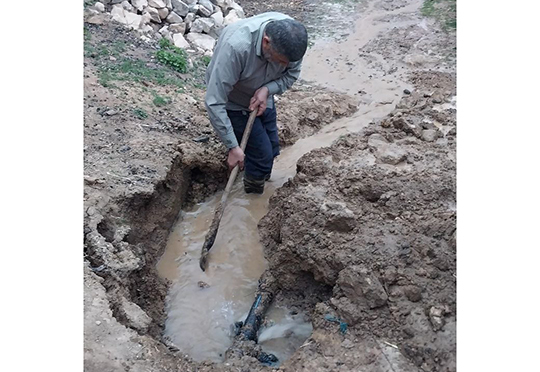 مرمت لوله شکسته آب شرب روستا خیابان ثامن چهارم (۱۴۰۱/۱۲/۲۵)